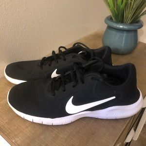8.5 Nike Flex Experience - like new! Men’s